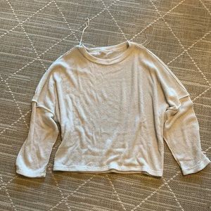 Open shoulder knit white